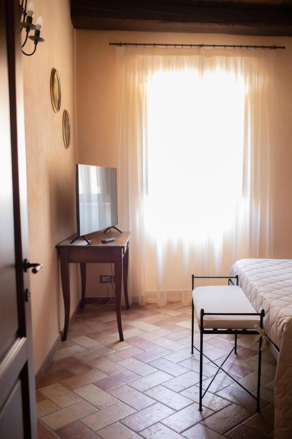 Locanda Le Logge Urbisaglia Exterior photo