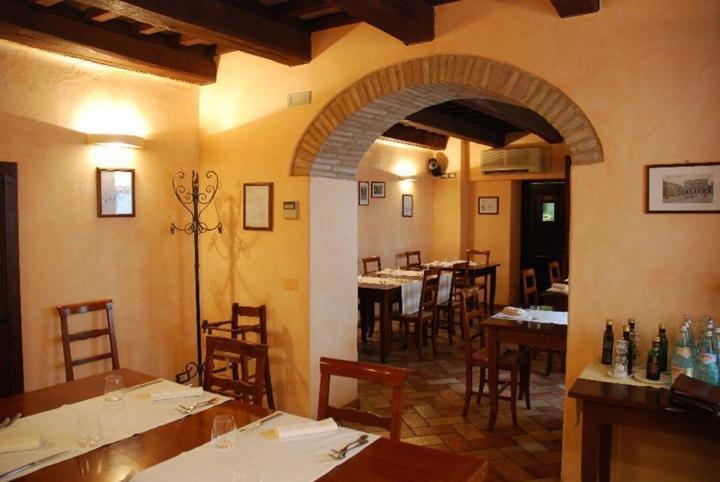 Locanda Le Logge Urbisaglia Exterior photo