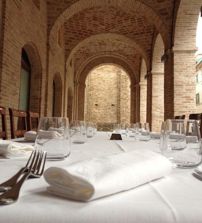 Locanda Le Logge Urbisaglia Exterior photo