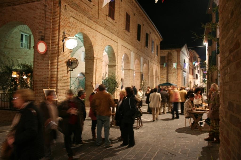 Locanda Le Logge Urbisaglia Exterior photo